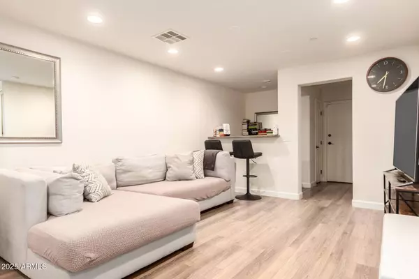 2444 E MONTECITO Avenue, Phoenix, AZ 85016