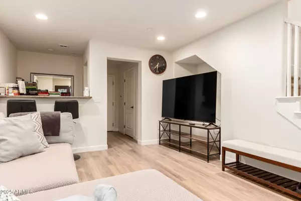 2444 E MONTECITO Avenue, Phoenix, AZ 85016