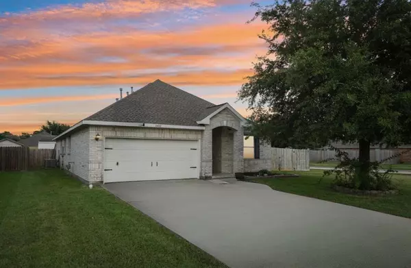 8402 Piping Rock St, Baytown, TX 77523-2892