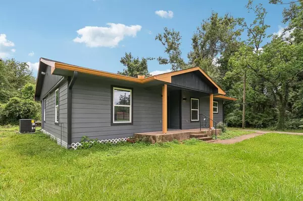 16820 Laurelwood DR, Channelview, TX 77530