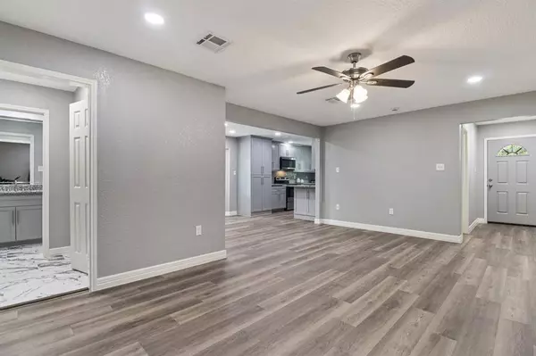 16820 Laurelwood DR, Channelview, TX 77530