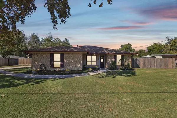 322 E Houston ST, Highlands, TX 77562