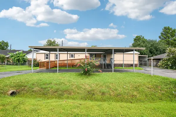 10629 Bois D Arc ST, La Porte, TX 77571