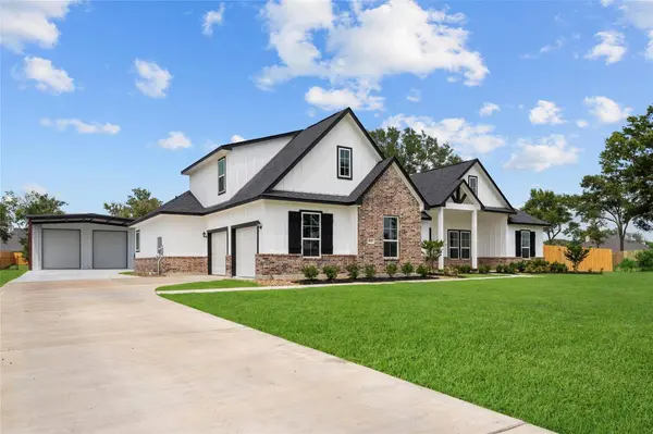 5611 Arrowhead Point DR, Baytown, TX 77523