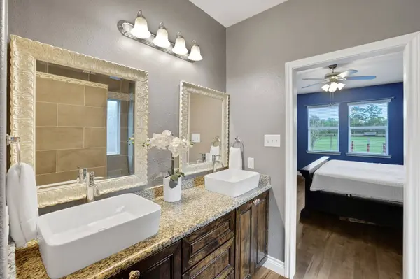 4618 Legends Bay DR, Baytown, TX 77523