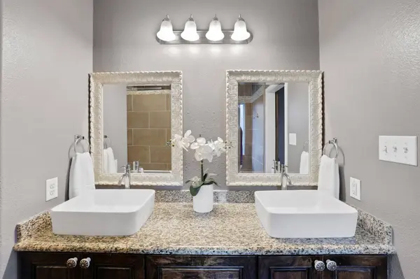 4618 Legends Bay DR, Baytown, TX 77523