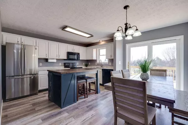 75 Thor Dr, Lakengren, OH 45320