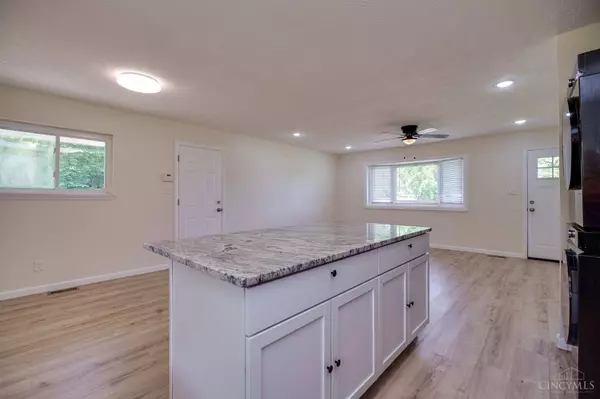 2389 Aquarius Dr, Springfield Twp., OH 45231