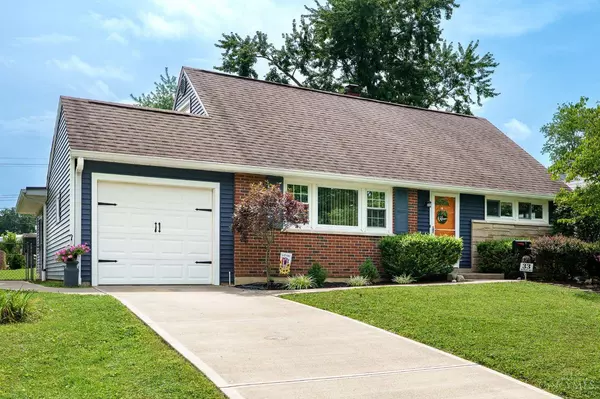 33 Hadley Rd, Greenhills, OH 45218