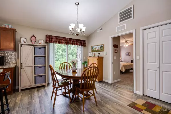 20 E Persimmon Dr, Hamilton, OH 45013