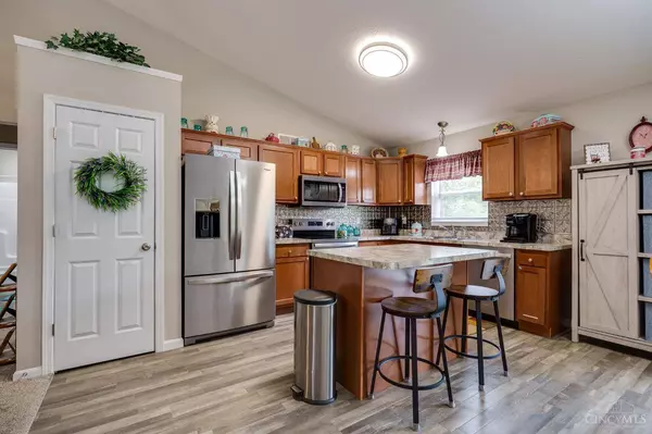 20 E Persimmon Dr, Hamilton, OH 45013