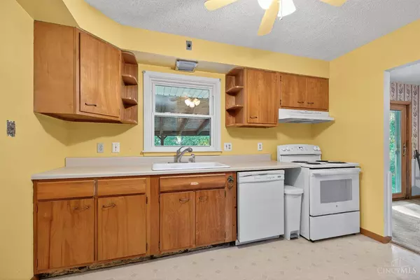 1617 Berwick Ln, Middletown, OH 45042