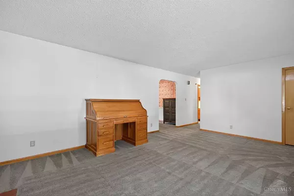 1617 Berwick Ln, Middletown, OH 45042