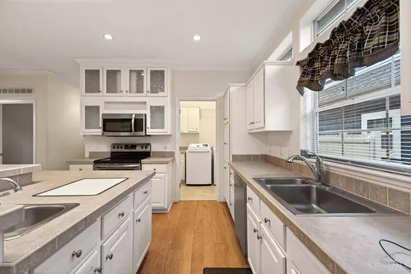 6617 Fairpark Ave, Cincinnati, OH 45216