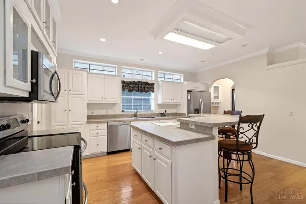 6617 Fairpark Ave, Cincinnati, OH 45216