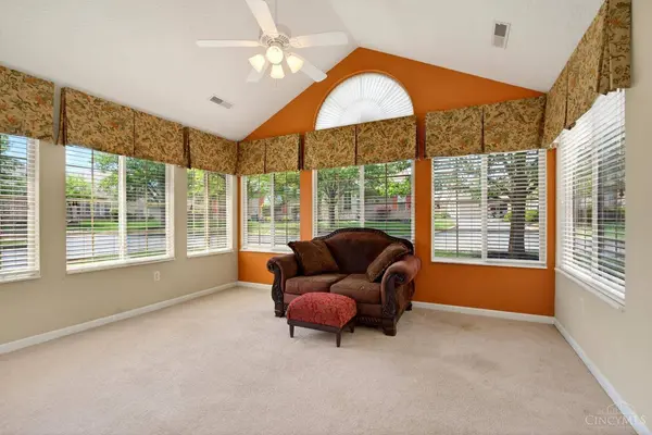 1364 Cotswold Ln, Hamilton, OH 45013