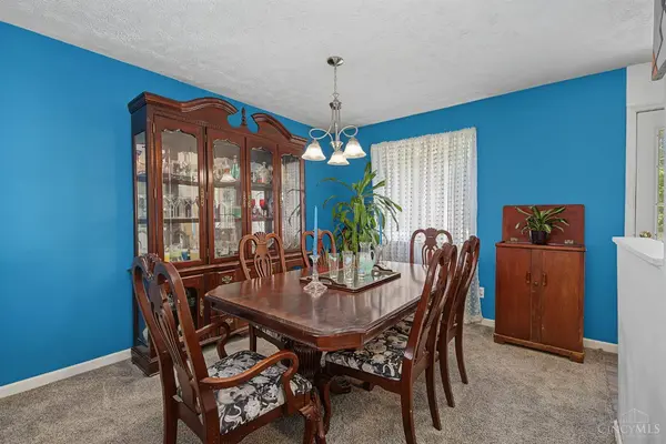 1739 Del Rio Dr, Hamilton, OH 45013