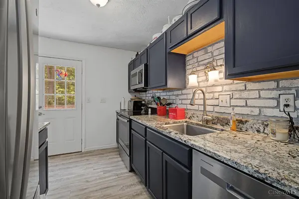 1739 Del Rio Dr, Hamilton, OH 45013