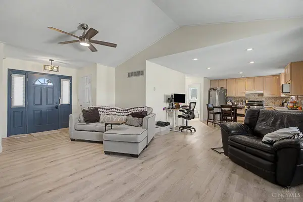 1248 Carriage Hill Ln, Hamilton, OH 45013
