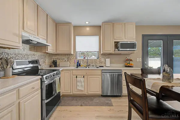1248 Carriage Hill Ln, Hamilton, OH 45013