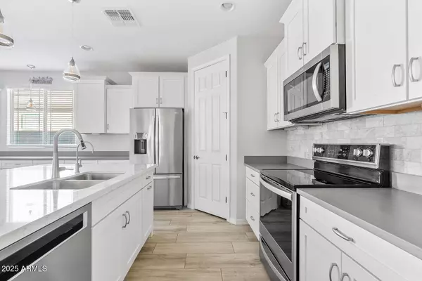 22904 E INDIANA Avenue, Queen Creek, AZ 85142