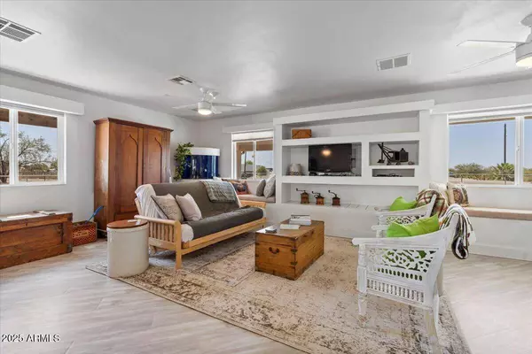 42803 N MURPHY Avenue, San Tan Valley, AZ 85140