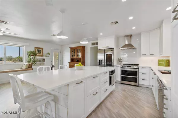 42803 N MURPHY Avenue, San Tan Valley, AZ 85140