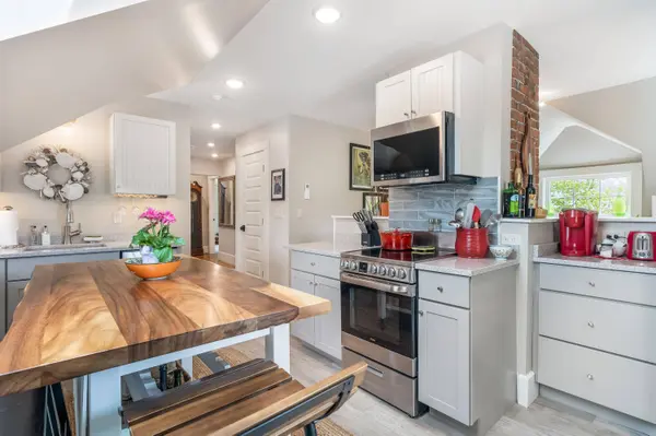 21 Fernald AVE #C, York, ME 03909