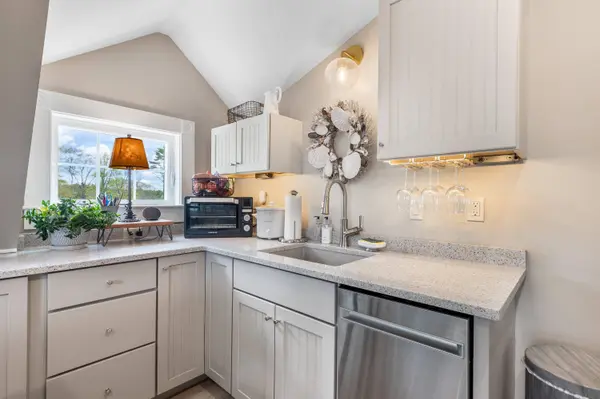 21 Fernald AVE #C, York, ME 03909