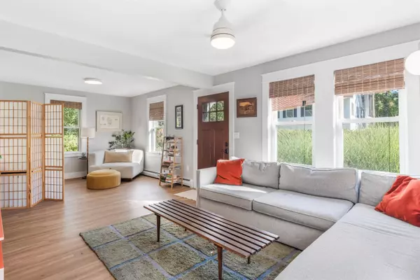 2 Arcola ST, Dover, NH 03820