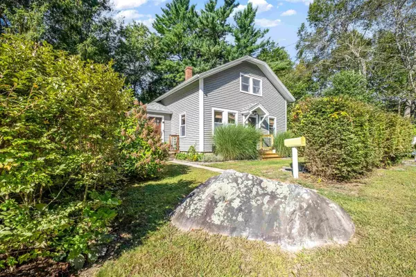 2 Arcola ST, Dover, NH 03820