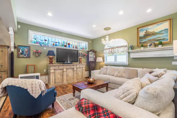 16 Firefly LN, Wells, ME 04090