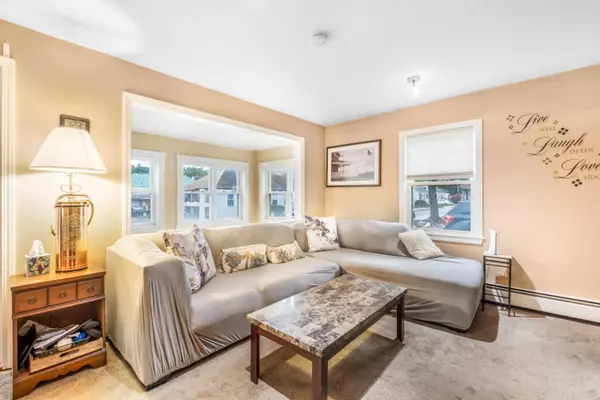 13 Goodrich ST, Kittery, ME 03904