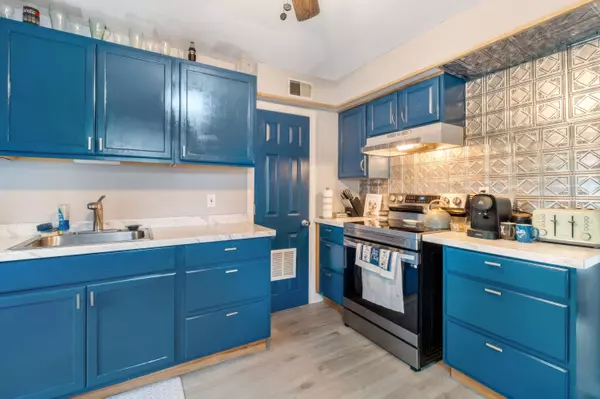 13 Goodrich ST, Kittery, ME 03904