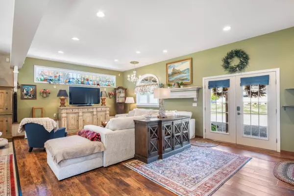 16 Firefly LN, Wells, ME 04090