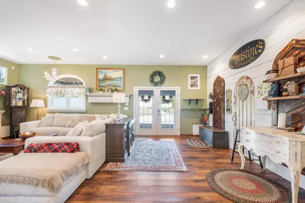 16 Firefly LN, Wells, ME 04090