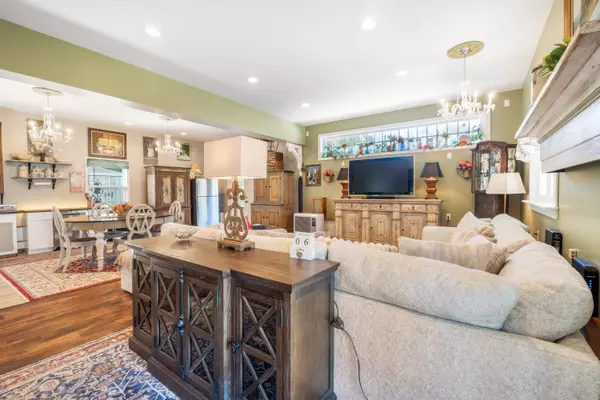 16 Firefly LN, Wells, ME 04090