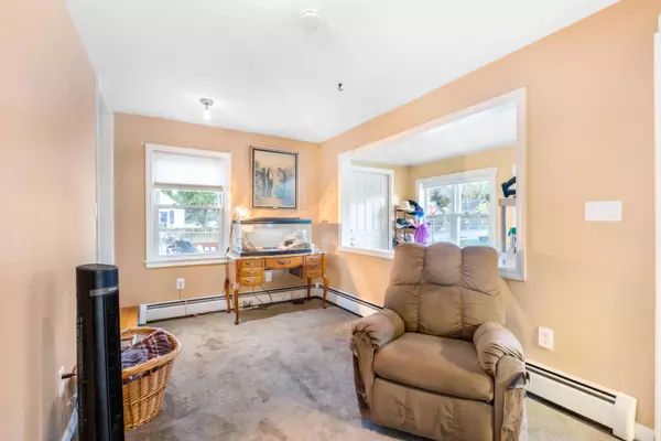 13 Goodrich ST, Kittery, ME 03904