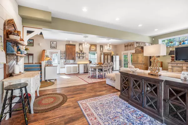 16 Firefly LN, Wells, ME 04090