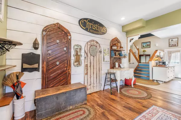 16 Firefly LN, Wells, ME 04090