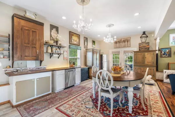 16 Firefly LN, Wells, ME 04090