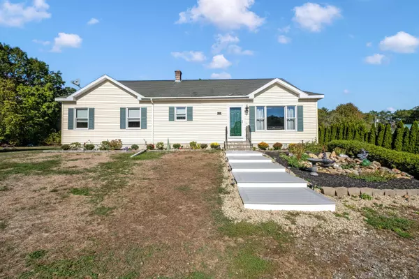 16 Firefly LN, Wells, ME 04090