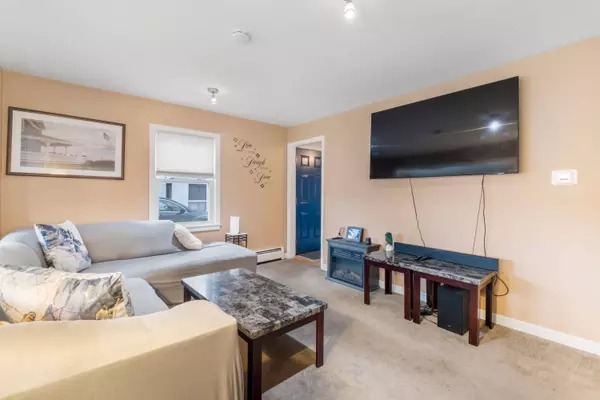 13 Goodrich ST, Kittery, ME 03904