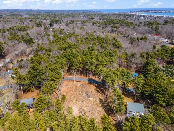 15 Candlewood LN, York, ME 03909