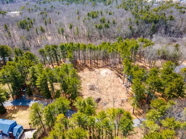 15 Candlewood LN, York, ME 03909