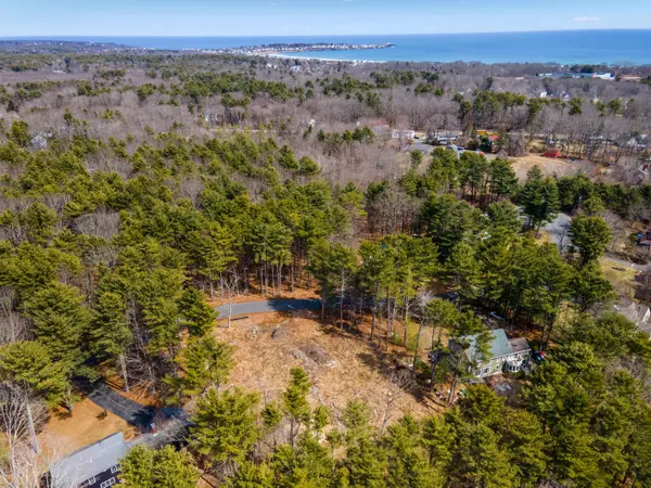 15 Candlewood LN, York, ME 03909