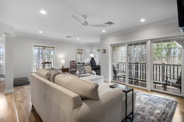 100 Shepards Cove RD #H201, Kittery, ME 03904