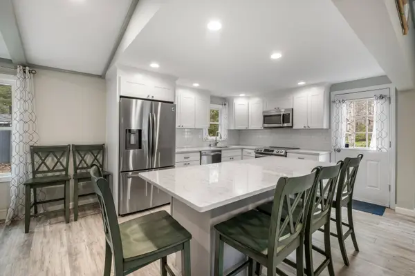 2 Mckenna LN, York, ME 03909