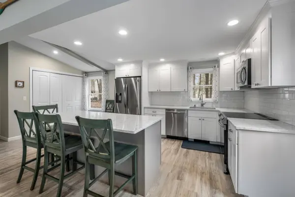2 Mckenna LN, York, ME 03909