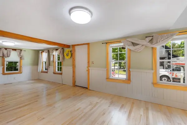 74 Glen ST, Farmington, NH 03835
